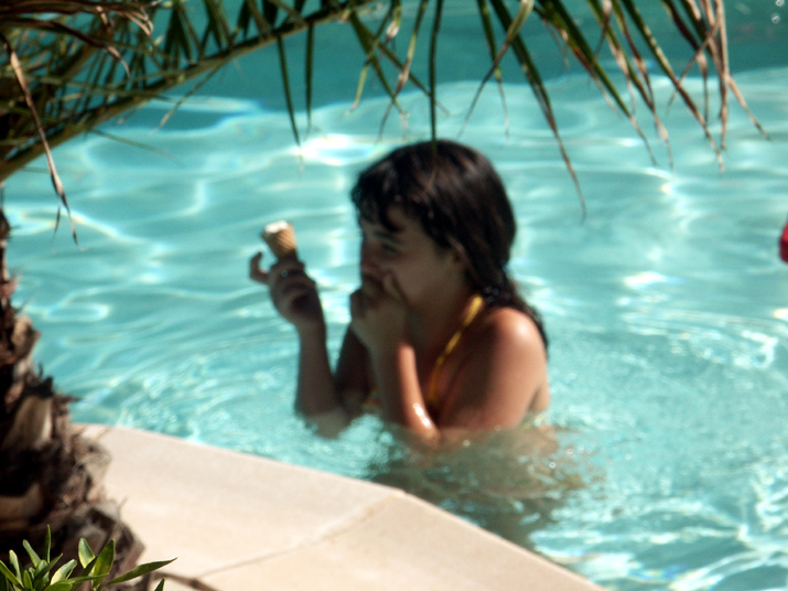 2004-10 018.jpg - DCF 1.0